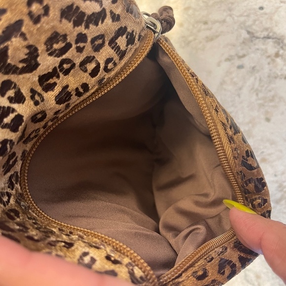 Animal print wristlet by Lulu - Picture 6 of 10